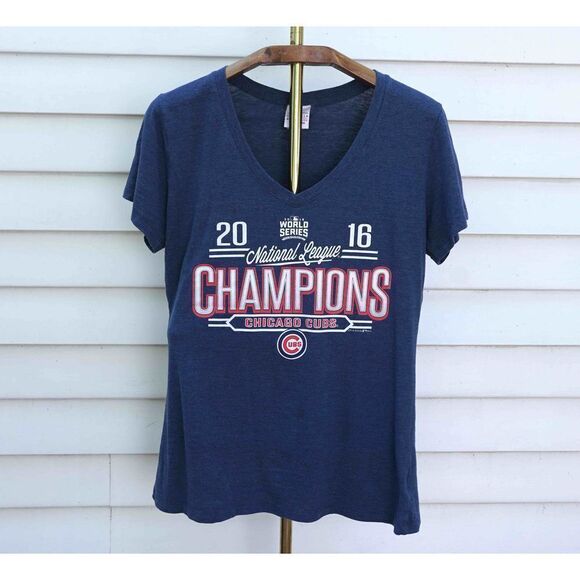 MLB 5th & Ocean Chicago Cubs World Series Champions V-Neck T-Shirt - Picture 5 of 5